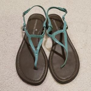 Montego Bay Club thong sandals